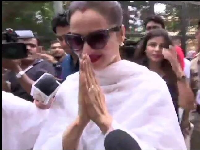 अभिनेत्री रेखा