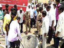 गावचा पाणीप्रश्न जीवावर बेतला, आड साफ करायला गेलेल्या तीन मजुरांचा गुदमरुन मृत्यू