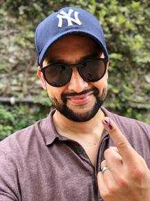 Loksabha Election 2019 : सेलिब्रिटींनी बजावला मतदानाचा हक्क