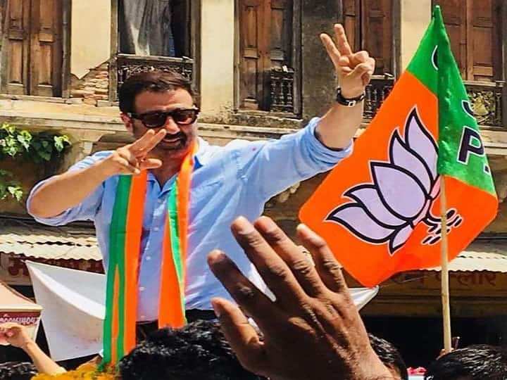 सनी देओलचा गुरुदासपूरमधून उमेदवारी अर्ज दाखल, सनीकडे आहे 'इतकी' संपत्ती Ajay Singh deol aka sunny property Details सनी देओलचा गुरुदासपूरमधून उमेदवारी अर्ज दाखल, सनीकडे आहे 'इतकी' संपत्ती