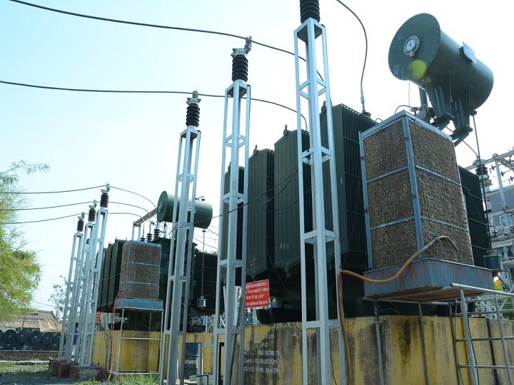 cooler planted to transformers of electricity department in Amaravati विदर्भात पारा 45 अंशांवर, महावितरण अधिकाऱ्यांनी चक्क ट्रान्सफॉर्मरलाच कूलर बसवले