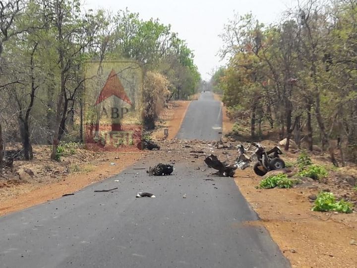 Naxalites blasts explosives in Gadchiroli, 16 jawans martyred गडचिरोलीत नक्षलींनी घडवलेल्या भूसुरुंग स्फोटात 15 जवान शहीद