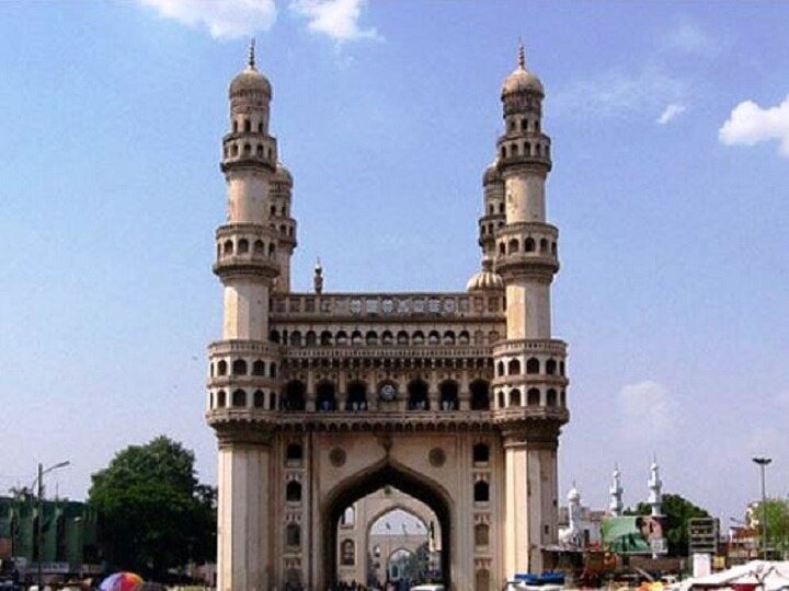 Telangana - A portion of one of the pillars of the historic monument Charminar got damaged 428 वर्ष जुन्या ऐतिहासिक चारमिनारचा काही भाग कोसळला
