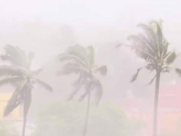 Cyclone Fani to make a landfall in Odisha today फनी चक्रीवादळ आज सकाळी 10 ते दुपारी 12 दरम्यान ओदिशाच्या किनाऱ्यावर धडकणार