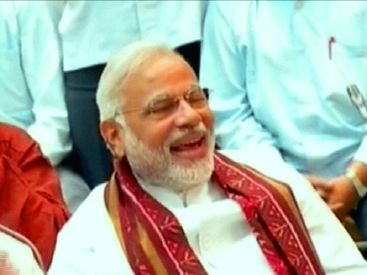 'अणुबॉम्ब दिवाळीसाठी ठेवलाय का?' या वक्तव्याप्रकरणी निवडणूक आयोगाची नरेंद्र मोदींना क्लीन चिट election commission gave clean chit to PM Narendra Modi on statement about nuclear bomb 'अणुबॉम्ब दिवाळीसाठी ठेवलाय का?' या वक्तव्याप्रकरणी निवडणूक आयोगाची नरेंद्र मोदींना क्लीन चिट