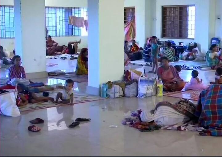 फनी वादळाच्या धोक्यामुळे जवळपास 11 लाख लोकांचं स्थलांतर करण्यात आला आहे. (फोटो सौजन्य : एएनआय)