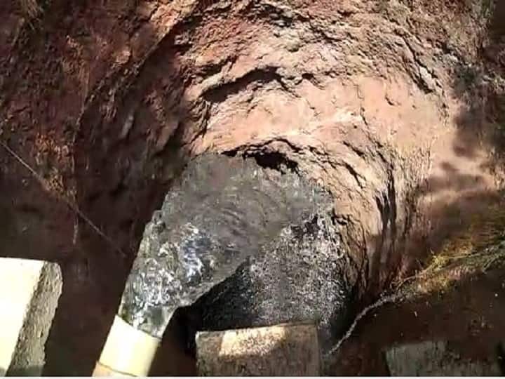 ऐन दुष्काळात पाण्यावर डल्ला, बार्शी-कुर्डूवाडीदरम्यान पाईपलाईनमधून पाणी चोरुन दहा एकर ऊस पोसला Water theft in barshi-Kurduvadi Pipeline Ujani dam solapur ऐन दुष्काळात पाण्यावर डल्ला, बार्शी-कुर्डूवाडीदरम्यान पाईपलाईनमधून पाणी चोरुन दहा एकर ऊस पोसला