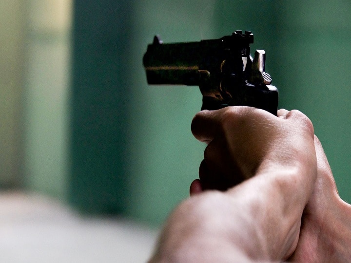 inter caste marriage - father in law gunfire on son in law पुन्हा सैराट, मुलीच्या कुटुंबीयांचा जावयावर गोळीबार, आंतरजातीय विवाह केल्याने हल्ला