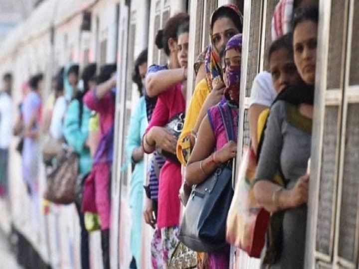 Bombay High court  disposed of PIL related to railway safety रेल्वेतील महिला डब्यांत पुरूषांची घुसखोरी थांबेना, महिला प्रवासी सुरक्षेवर प्रश्नचिन्ह कायम