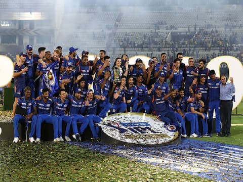 IPL 2019 MI vs CSK PHOTO : मुंबई इंडियन्सनंचं धमाकेदार सेलिब्रेशन IPL 2019 MI vs CSK PHOTO : मुंबई इंडियन्सनंचं धमाकेदार सेलिब्रेशन
