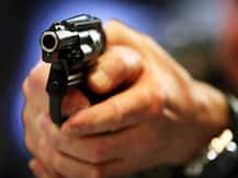 पुण्यात दोन गटातील वादातून गोळीबार, रस्त्यावरुन जाणाऱ्याचा हकनाक बळी