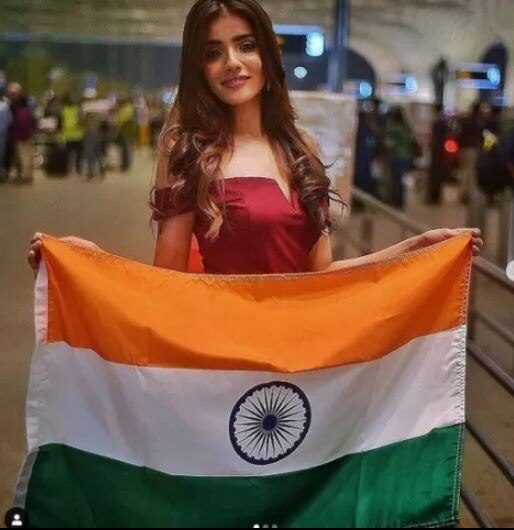 आदितीने तिच्या कारकिर्दीची सुरुवात फेमिना मिस इंडिया 2018 या स्पर्धेपासून केली होती. त्यानंतर तिने मिस राजस्थान स्पर्धेतदेखील सहभाग घेतला होता. 