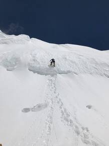 गिरीप्रेमीची ऐतिहासिक कामगिरी, दहा गिर्यारोहकांनी कांचनजुंगावर तिरंगा फडकावला!
