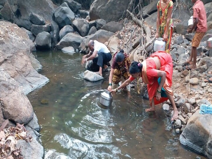 blog by tulsidas bhoite on drought situation in Maharashtra दुष्काळयात्रा : नावापुरतंच पाणी असलेली जलाची वाडी
