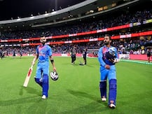 World Cup 2019 : ...म्हणून टीम इंडियामध्ये रिषभ पंतऐवजी दिनेश कार्तिकला संधी : विराट कोहली