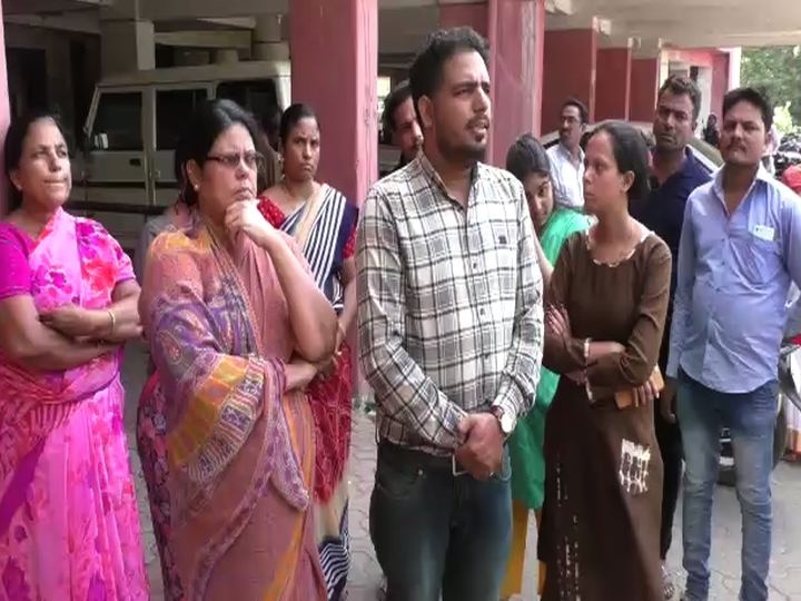 Maharashtra couple faces social boycott after opposing virginity test ritual कौमार्य चाचणीला तरुणाचा विरोध, कंजारभाट समाजाकडून कुटुंबावर बहिष्कार, सरपंचासह चौघांवर गुन्हे दाखल