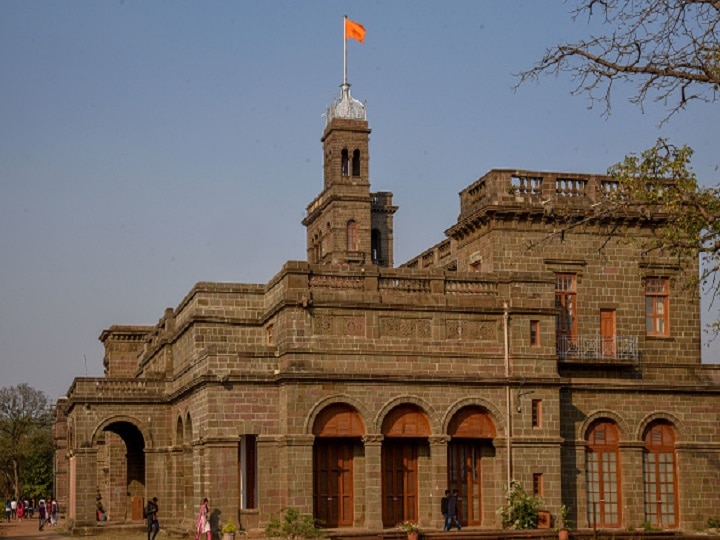 if want admission in hostel, dont take political role notification pune university वसतिगृहात राहायचे असेल तर राजकीय भूमिका नको, पुणे विद्यापीठाच्या कारभारावर काँग्रेसची टीका