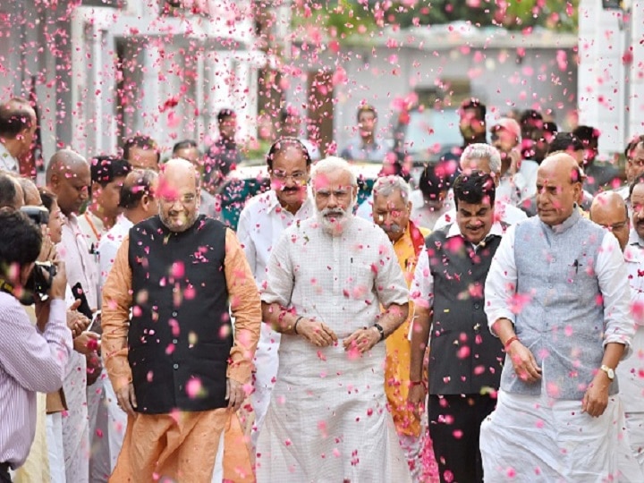 Loksabha election 2019 - NDA won 352 seats, BJP won 302 seats Among them देशात मोदी लाट नाही तर 'मोदी त्सुनामी', एनडीएला 352 जागा, तर एकटा भाजप 300 पार