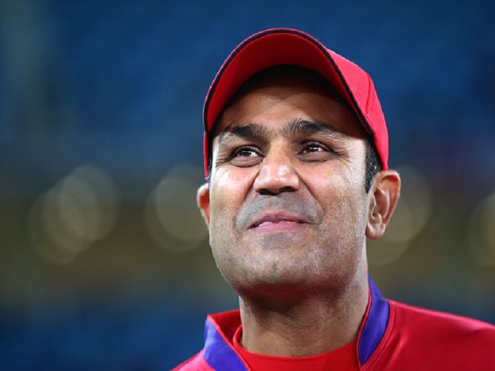 Duckworth-Lewis method to calculate salaries during rainy days, Virender Sehwag suggestion पावसात ऑफिसला आल्यास 'डकवर्थ ल्युईस'नुसार पगार द्या, सेहवागच्या सल्ल्याने खसखस