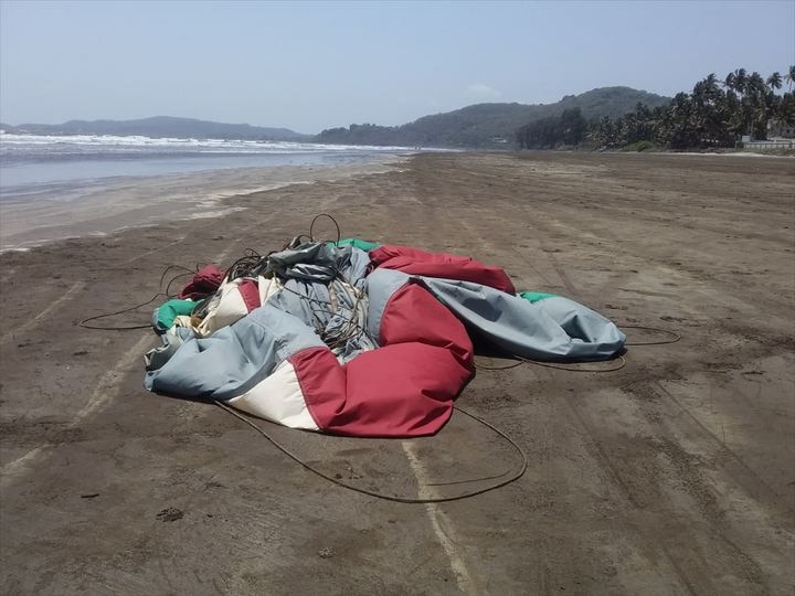 death of child due to collapse of parasailing at murud beach in Raigad मुरुडच्या समुद्रकिनारी पॅरासेलिंगचा दोर तुटल्याने मुलाचा मृत्यू, तर वडील गंभीर जखमी
