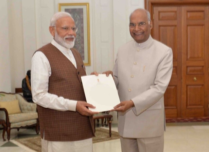 Narendra Modi met President ramnath kovind and claimed to form government नरेंद्र मोदींनी राष्ट्रपतींची भेट घेतली, सरकार स्थापनेचा केला दावा