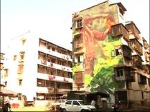 मुंबईच्या धारावीतील इमारतींवर पेटिंगच्या माध्यमातून सर्वसामान्य जीवनाचं चित्रण