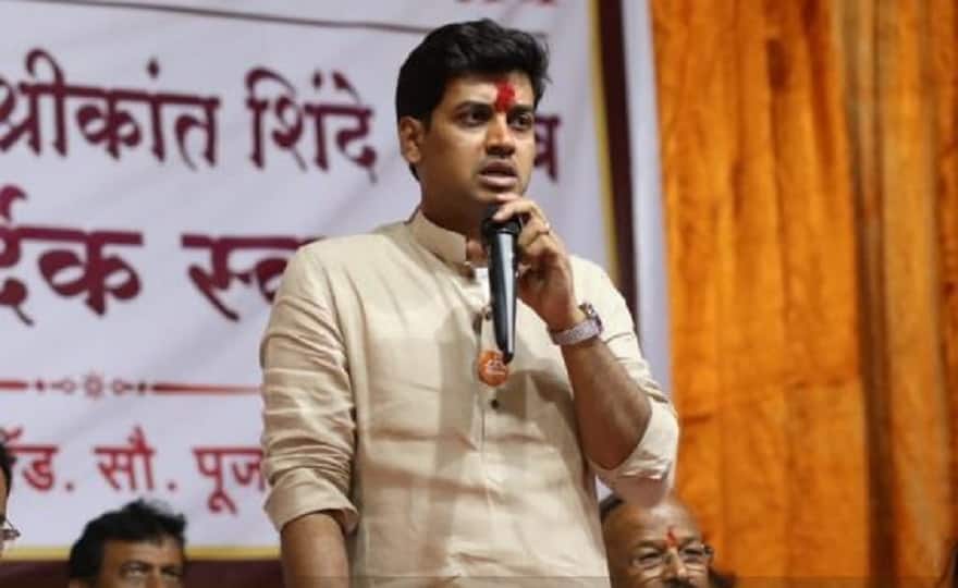 #मराठीतशपथ : शिवसेनेचे सर्व खासदार मराठीतच शपथ घेणार, कल्याणचे खासदार डॉ. श्रीकांत शिंदेंची माहिती shivsena MP will take take oath in marathi says MP shrikant shinde #मराठीतशपथ : शिवसेनेचे सर्व खासदार मराठीतच शपथ घेणार, कल्याणचे खासदार डॉ. श्रीकांत शिंदेंची माहिती