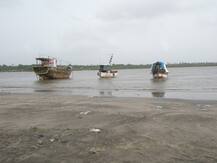 पालघरच्या किनाऱ्यावर संशयास्पद बोट, पोलिसांकडून सतर्कतेचा इशारा