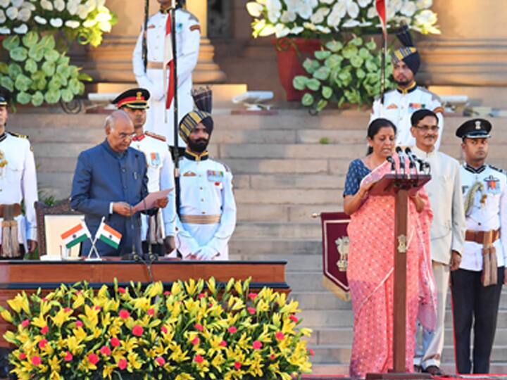 निर्मला सीतारमण, भाजप – तामिळनाडू, 2017 पासून भारताच्या संरक्षण मंत्री आणि 2016 पासून राज्यसभेचे सदस्या. निर्मला सीतारमण भारताच्या दुसऱ्या महिला संरक्षण मंत्री आहेत.