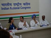 काँग्रेस संसदीय दलाच्या नेतेपदी सोनिया गांधी कायम, राहुल गांधी दूरदर्शी असल्याची स्तुतिसुमनं