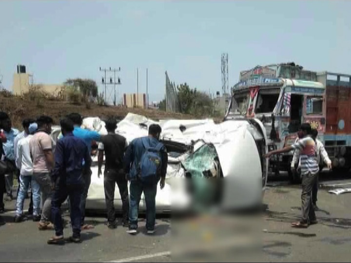 Seven person killed in road accident in Pune-Bangalore highway in belgaon पुणे-बंगळुरु महामार्गावर कार-ट्रकचा भीषण अपघात, औरंगाबादच्या सात जणांचा मृत्यू