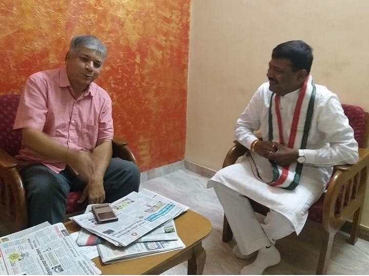 Congress ex MLA Dilipkumar Sananda Meets Prakash Ambedkar in Akola काँग्रेसचे माजी आमदार दिलीपकुमार सानंदा 'वंचित'च्या वाटेवर?