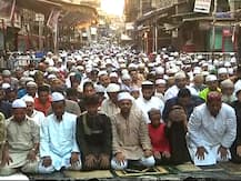 मुस्लीम बांधवांकडून ईदची नमाज अदा; महाराष्ट्रातील दुष्काळ दूर व्हावा म्हणून मागितली दुवा