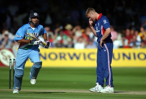 युवराजने मोहम्मद कैफसोबत 121 धावांची भागिदारी रचत इंग्लंडने दिलेले 325 धावांचं कठीण लक्ष्य पार केलं होतं. 