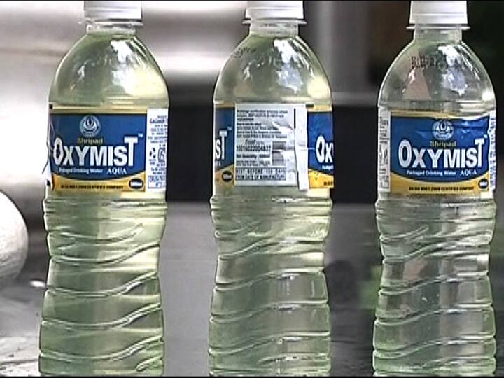 Moss found in sealed water bottle in Pune सीलबंद बाटलीतील पाण्यात शेवाळ, पुण्यातील धक्कादायक प्रकार