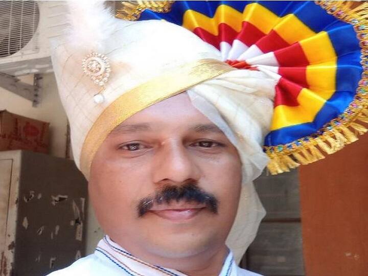 सोलापुरातील बेपत्ता वकिलाच्या मृतदेहाचे तुकडे आढळल्याने खळबळ Parts of Dead body found in Solapur while searching missing advocate सोलापुरातील बेपत्ता वकिलाच्या मृतदेहाचे तुकडे आढळल्याने खळबळ