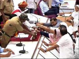 औरंगाबाद महापालिकेत राडा, एमआयएमच्या पाच नगरसेवकांचे सदस्यत्व रद्द