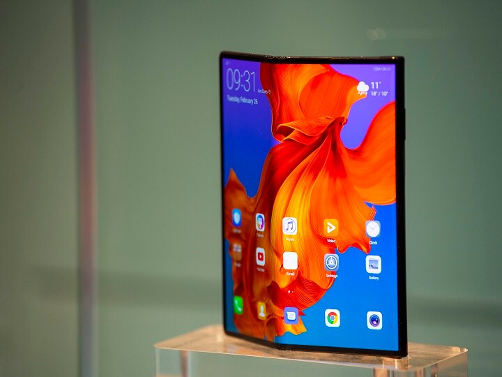 huawei foldable smart phone launch delayed सॅमसंगनंतर Huawei कंपनीनेही 'फोल्डेबल स्मार्टफोनचं लाँचिंग पुढे ढकललं