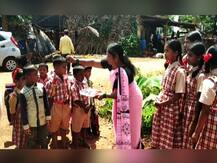 कुठे कार्टून्स, तर कुठे रेन डान्स, शाळेच्या पहिल्या दिवशी चिमुकल्यांचं अनोखं स्वागत