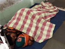 प्रसुतीनंतर महिलेवर नवजात बाळासह जमिनीवर झोपण्याची वेळ, सांगलीतील संतापजनक प्रकार