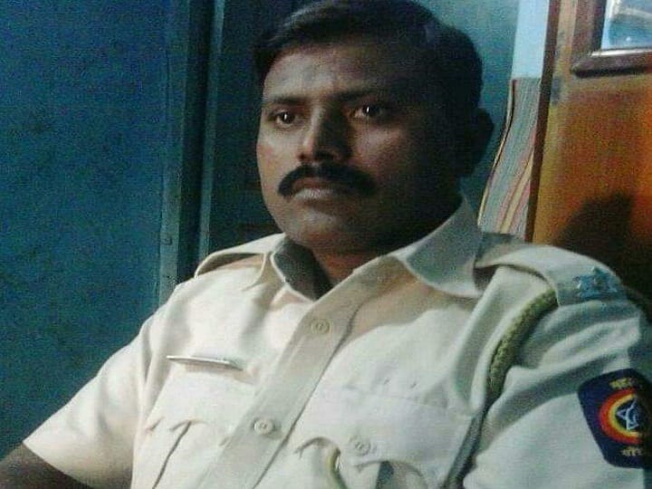 आमदाराला समजपत्र पाठवणं पोलिस अधिकाऱ्याला महागात पडलं police inspector transferred for sending Notice to MLA of Akola latest updates आमदाराला समजपत्र पाठवणं पोलिस अधिकाऱ्याला महागात पडलं