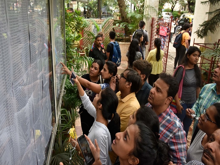  11th admission process completed Admission has been confirmed from 2 lakh 23 thousand students from Mumbai division  11वी प्रवेशाची प्रक्रिया पूर्ण; मुंबई विभागातून यावर्षी 2 लाख 23 हजार विद्यार्थ्यांकडून प्रवेश निश्चित, तर 97 हजार जागा रिक्त