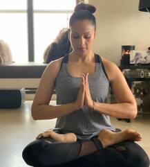 \'या\' सेलिब्रेटिंनी योगासनं करुन आंतरराष्ट्रीय योग दिन साजरा केला