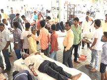 रक्तदान करा आणि मोफत पाच लिटर पेट्रोल मिळवा, सोलापुरात रक्तदानासाठी लागल्या रांगा