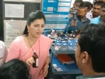 खासदार नवनीत कौर राणांकडून जिल्हा रुग्णालयाची पाहणी, रुग्णालयाच्या भोंगळ कारभारावर संताप