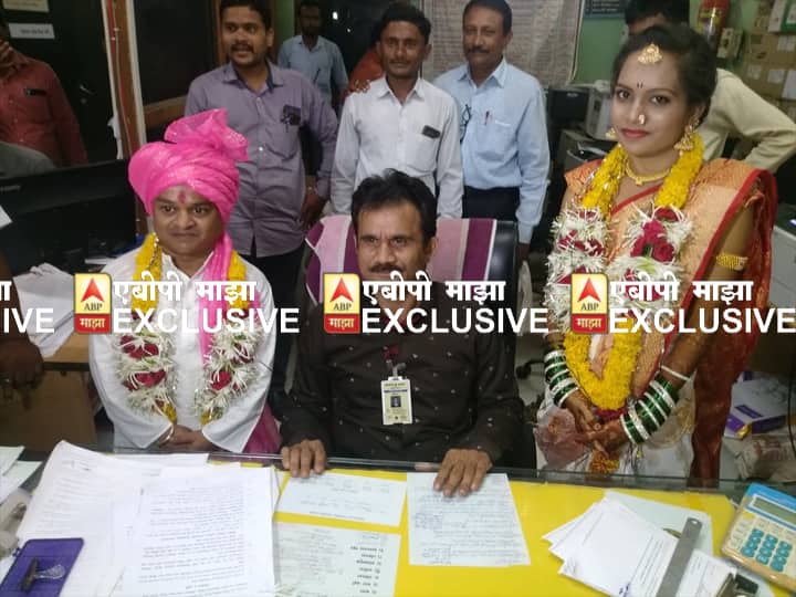 ‘चला हवा येऊ द्या’ या लोकप्रिय आणि धमाल उडवून देणाऱ्या शोमधील अंकुर वाढवे विवाहबंधंनात अडकला आहे. शुक्रवारी 28 जूनला अंकुरचा लग्न पार पडलं. यवतमाळमध्ये अंकुरने कोर्ट मॅरेज केलं आहे. 