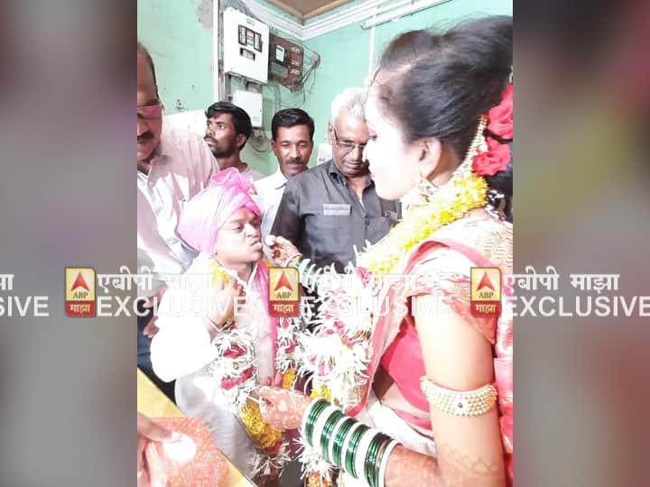 अंकुर वाढवे एक उत्तम अभिनेता असून तो एक उत्तम कवी देखील आहे. त्याच्या 'पुन्हा प्रेमगीत गाण्यासाठी' या कवितासंग्रहाचे नुकतेच प्रकाशन करण्यात आले आहे.