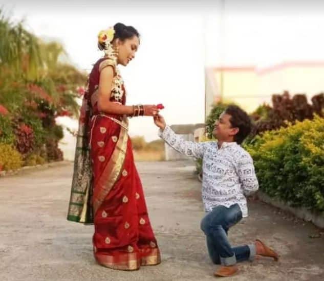 सुरुवातीला अभिनेते संजय नार्वेकर यांच्यासोबत एका नाटकात काम करण्याची संधी मिळाली. यानंतर करून गेलो गाव, गाढवाचं लग्न, सर्किट हाऊस ,आम्ही सारे फर्स्ट क्लास , सायलेन्स , कन्हैय्या यासारख्या दमदार नाटकात त्याने भूमिका साकारल्या आहेत.