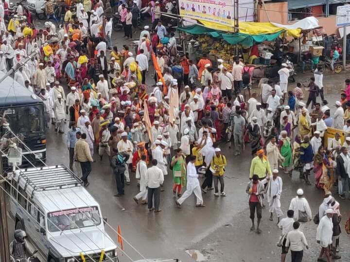 सासवडहून सकाळी निघालेल्या माऊलीची पालखीने आज जेजुरीसाठी प्रस्थान केले. जेजुरीमध्ये शैव आणि वैष्णव भक्तांचा मिलाप होतो.