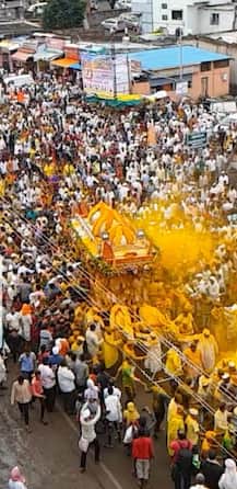 वारी पंढरीची | माऊलींची पालखी खंडेरायाच्या भेटीला, जेजुरीत भंडाऱ्याच्या रंगात रंगले वारकरी